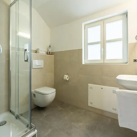 Rugana - Gemuetliche Komfort Mit 1 Schlafzimmer C03 *